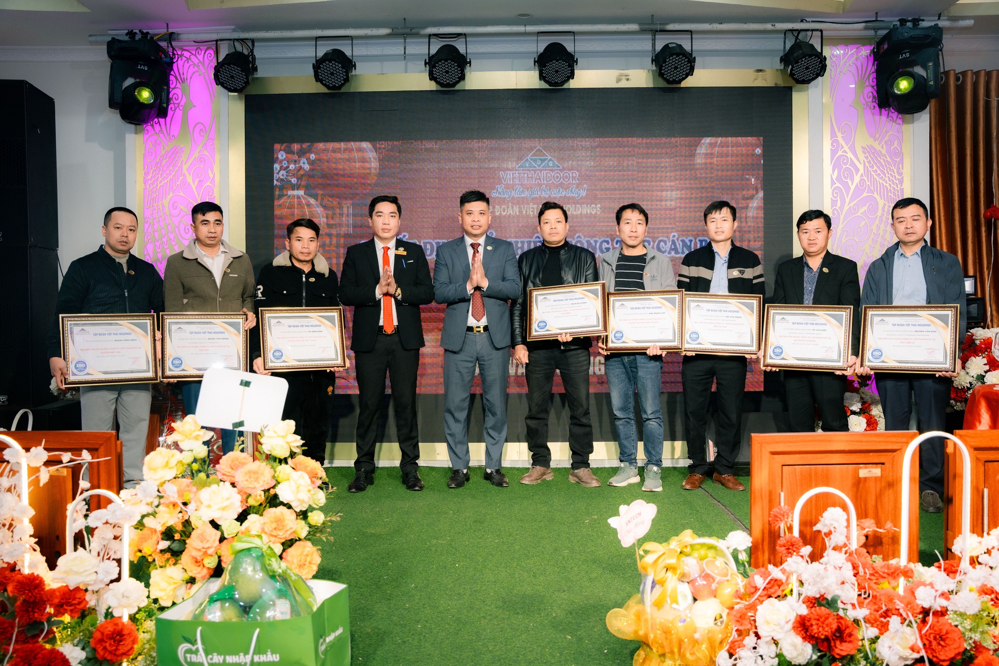 Việt Thái tuyển đại lý cửa thép vân gỗ tại Thái Bình với nhiều chính sách ưu đãi