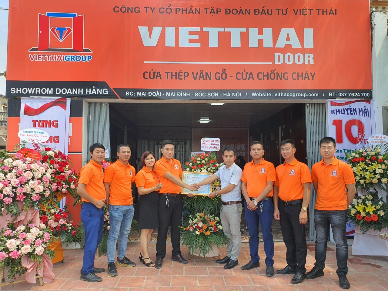 Tưng Bừng Khai Trương ShowRoom Cửa Thép Vân Gỗ Việt Đại Lí Doanh Hằng
