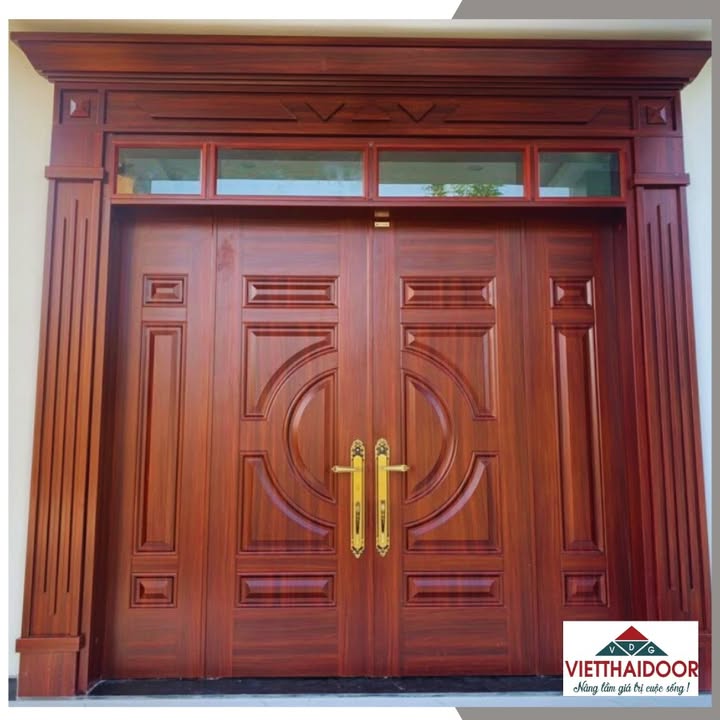 Chọn cửa thép vân gỗ 4 cánh phù hợp với phong thủy và kiến trúc ngôi nhà